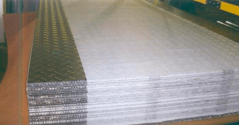 Лист нержавейки рифленый, сталь AISI 304